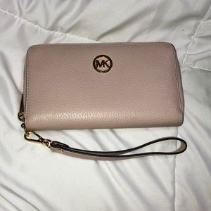 Michael kors light pink wristlet wallet